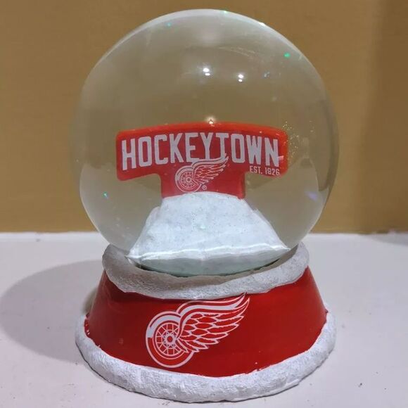 NHL Detroit Red Wings Hockeytown snow globe - Picture 2 of 3